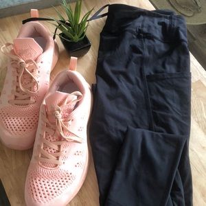 ✨Forever 21 mesh black workout leggings✨